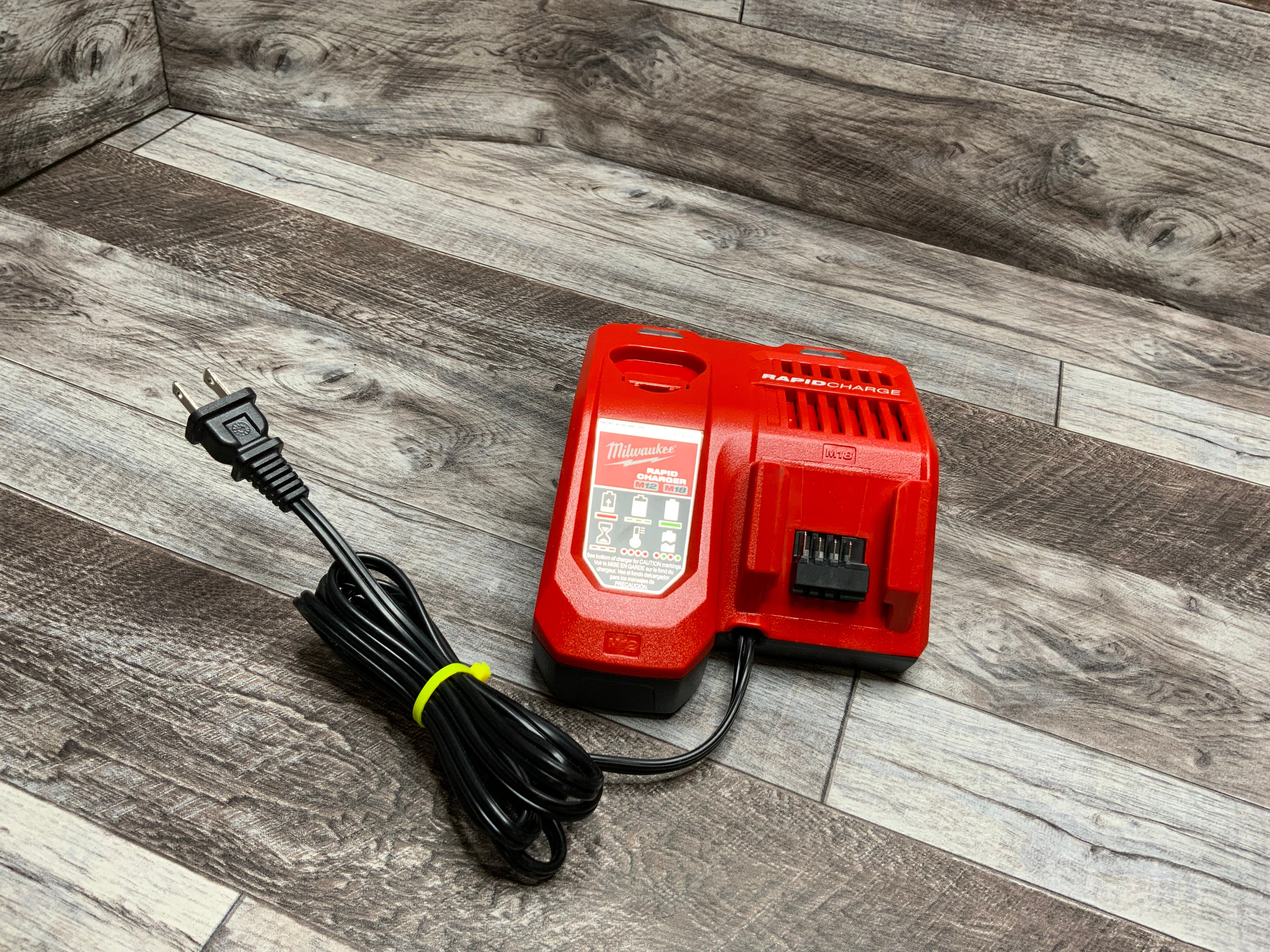Milwaukee 48-59-1808 M12 and M18 Lithium-Ion Rapid Battery Charger *TESTED* (8151747363054)